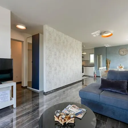 Azzurro With Jacuzzi And Pool Villa