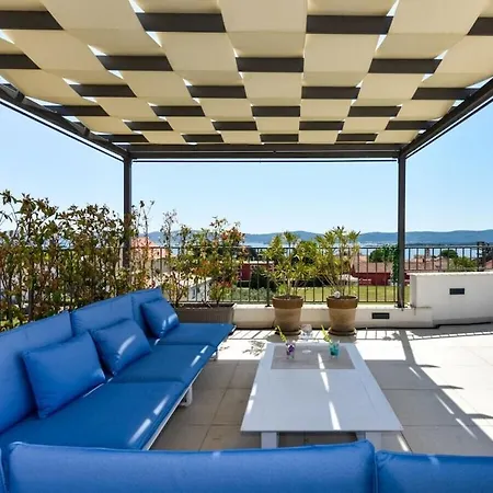 Villa Azzurro With Jacuzzi And Pool