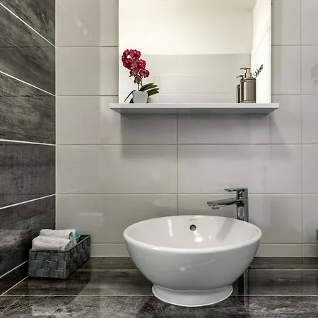 Azzurro With Jacuzzi And Pool
