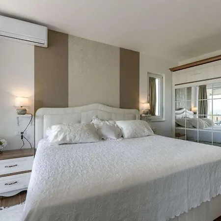 Villa Azzurro With Jacuzzi And Pool *