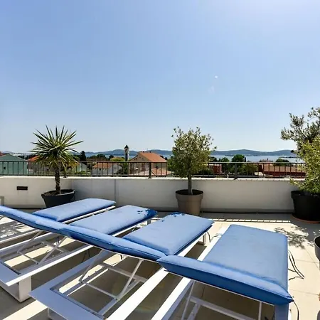 Villa Azzurro With Jacuzzi And Pool