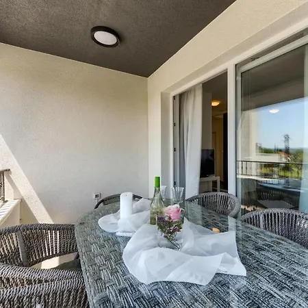 Azzurro With Jacuzzi And Pool Villa