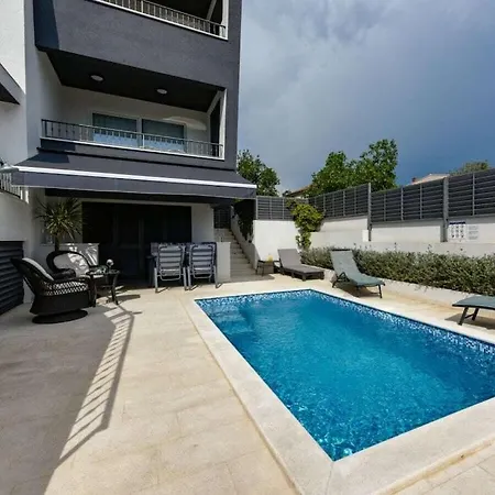 Villa Azzurro With Jacuzzi And Pool Sveti Filip i Jakov