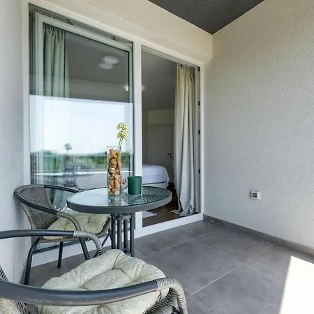 Azzurro With Jacuzzi And Pool Villa Sveti Filip i Jakov