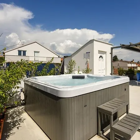 Azzurro With Jacuzzi And Pool Villa *
