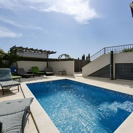 Azzurro With Jacuzzi And Pool