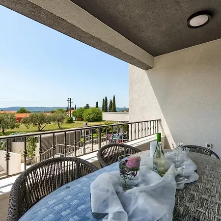 Azzurro With Jacuzzi And Pool Villa *