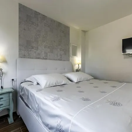 Villa Azzurro With Jacuzzi And Pool