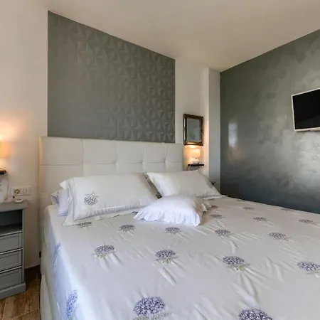 Azzurro With Jacuzzi And Pool Villa