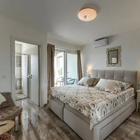 Azzurro With Jacuzzi And Pool Villa