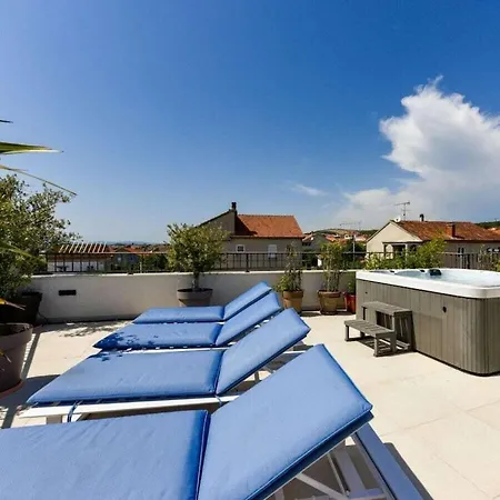 Azzurro With Jacuzzi And Pool