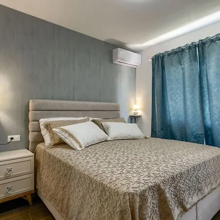 Azzurro With Jacuzzi And Pool *